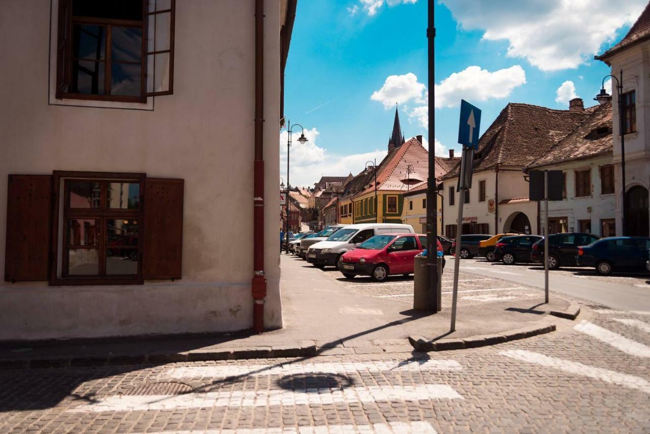 Apartmán ★ 2 Minute Walk From The Bridge Of Lies ★ Sibiu Exteriér fotografie